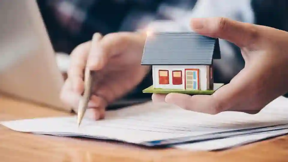 Home Warranty vs. Home Insurance: What’s the Difference?